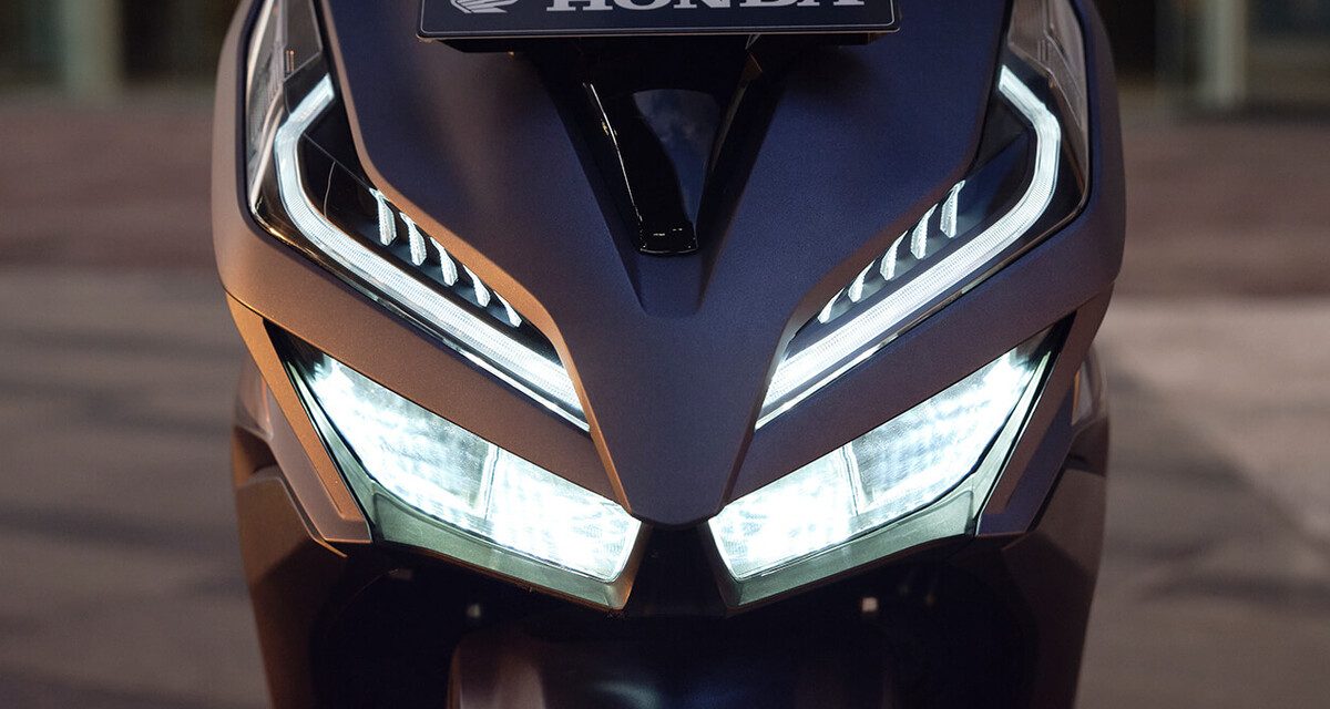 Sorotan Lampu Dari Sepeda Motor Sebagai Penerangan