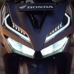 Sorotan Lampu Dari Sepeda Motor Sebagai Penerangan