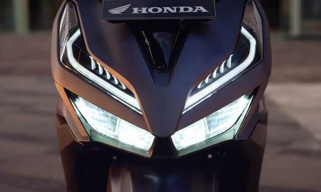 Sorotan Lampu Dari Sepeda Motor Sebagai Penerangan