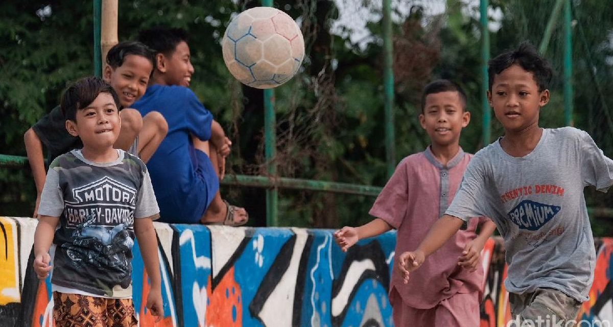 Benda Bola Kaki Yang Di Mainkan Di Lapangan