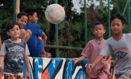Benda Bola Kaki Yang Di Mainkan Di Lapangan