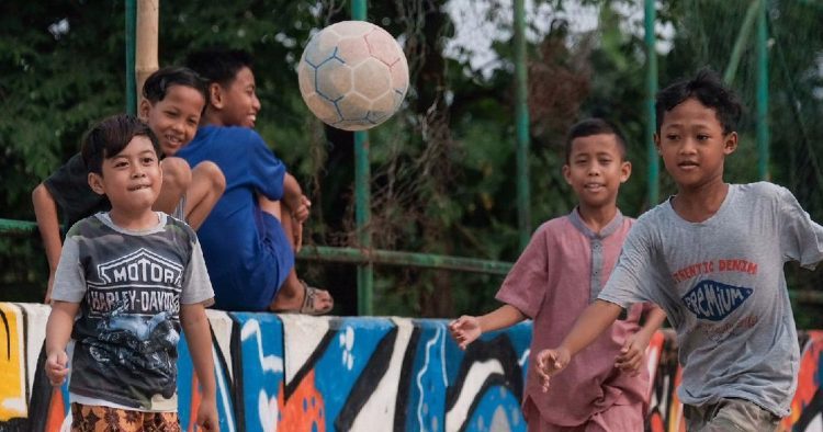 Benda Bola Kaki Yang Di Mainkan Di Lapangan