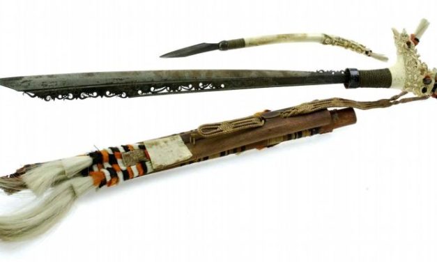Benda Khas Kalimantan Yaitu Berupa Senjata Mandau