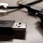 Penghubung Perangkat Melalui Suatu Kabel USB