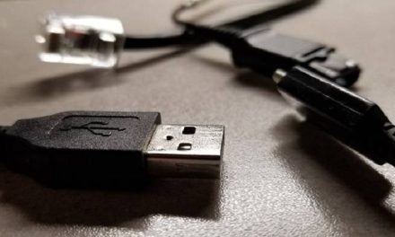 Penghubung Perangkat Melalui Suatu Kabel USB