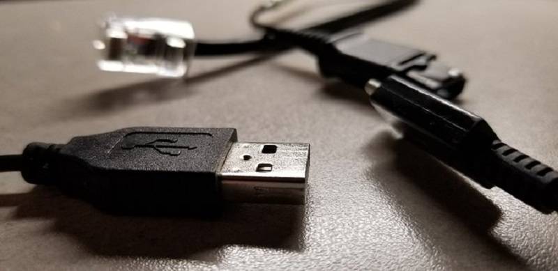 Penghubung Perangkat Melalui Suatu Kabel USB