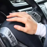 Bunyi Klakson Dari Sebuah Kendaraan Di Jalanan