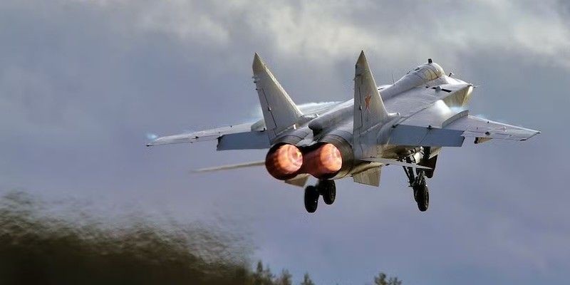 Pesawat Militer Jet Tempur Akselerasi Yang Sangat Baik