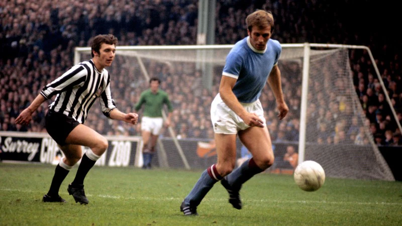 Pesepakbola Inggris Alan Oakes Yang Profesional