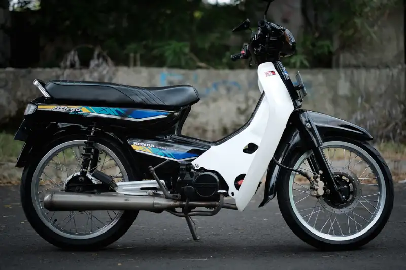 Kendaraan Antik Astrea Sebuah Motor Dahulu