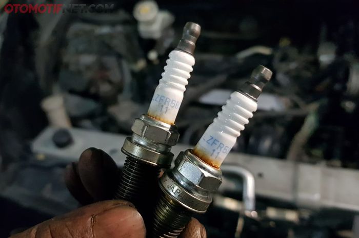 Pengapian Kendaraan Motor Melalui Sebuah Komponen Busi