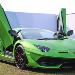 Akselerasi Kendaraan Mewah Sebuah Mobil Lamborghini