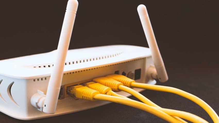 Penghubung Jaringan Internet Melalui Cara Kabel LAN
