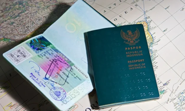 Identitas Seorang Turis Melalui Dokumen Negara Paspor