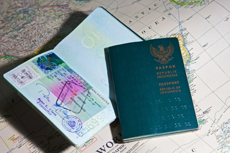 Identitas Seorang Turis Melalui Dokumen Negara Paspor