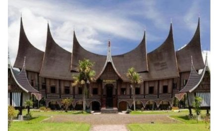 Warisan Suku Minangkabau Sebuah Rumah Gadang Tradisional