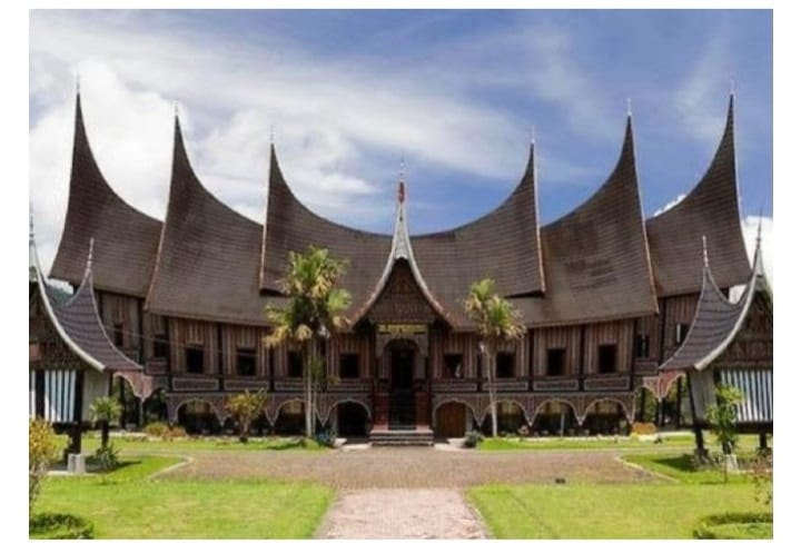 Warisan Suku Minangkabau Sebuah Rumah Gadang Tradisional