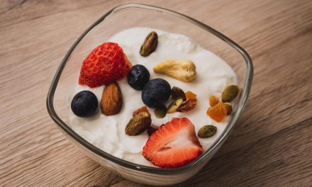 Olahan Susu Yogurt Dengan Bakteri Baik Di Dalam