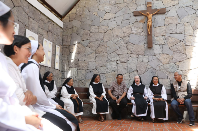 Pelayanan Religius Biarawati Pada Sebuah Gereja