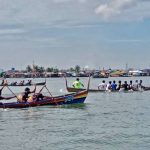 Transportasi Tradisional Sampan Sebagai Perahu Kecil