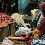 Pelaku Usaha Berdagang Dengan Berbagai Jenis Barang