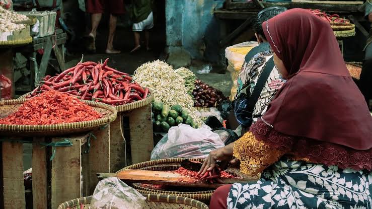 Pelaku Usaha Berdagang Dengan Berbagai Jenis Barang
