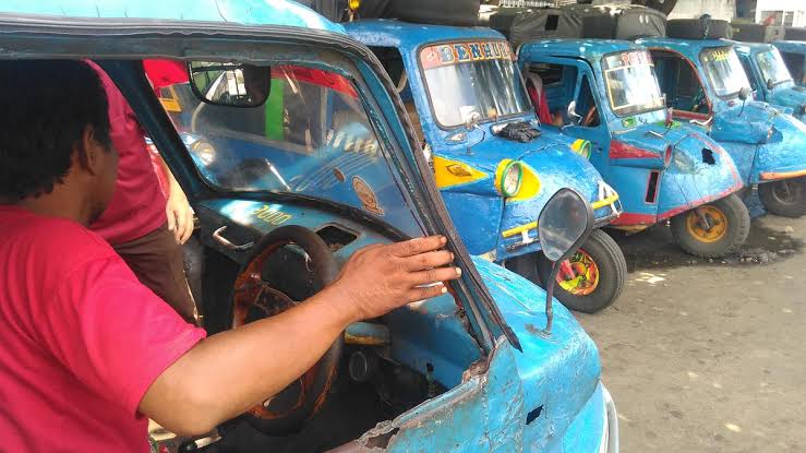 Sebuah Angkutan Umum Bemo Atau Becak Motor