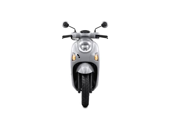 Sebuah Kendaraan Scoopy Motor Matic Honda