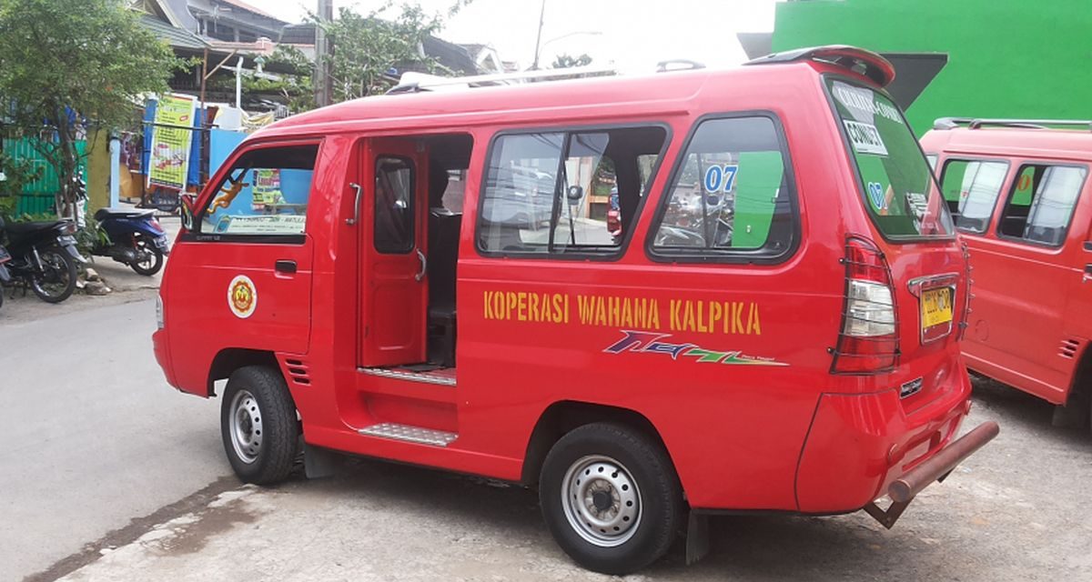 Kendaraan Umum Angkot Sebagai Transportasi