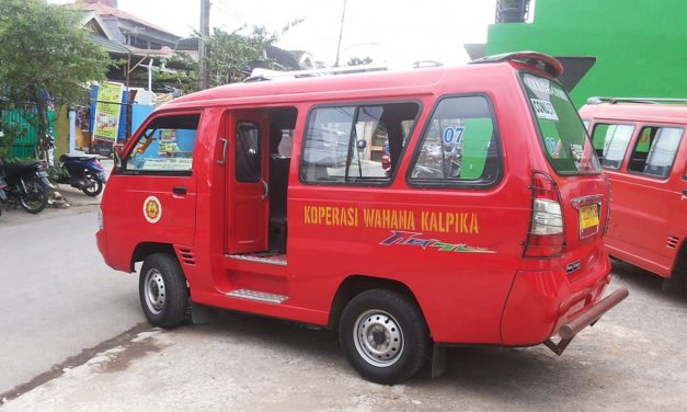 Kendaraan Umum Angkot Sebagai Transportasi