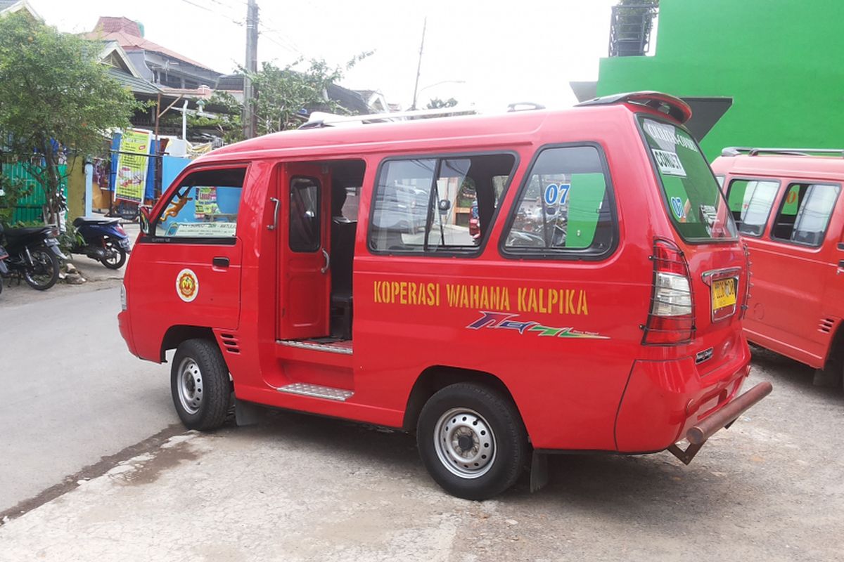 Kendaraan Umum Angkot Sebagai Transportasi