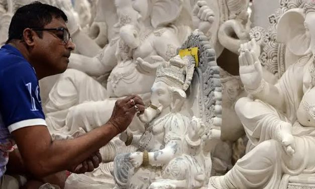 Sebuah Pahatan Patung Dengan Memiliki Makna