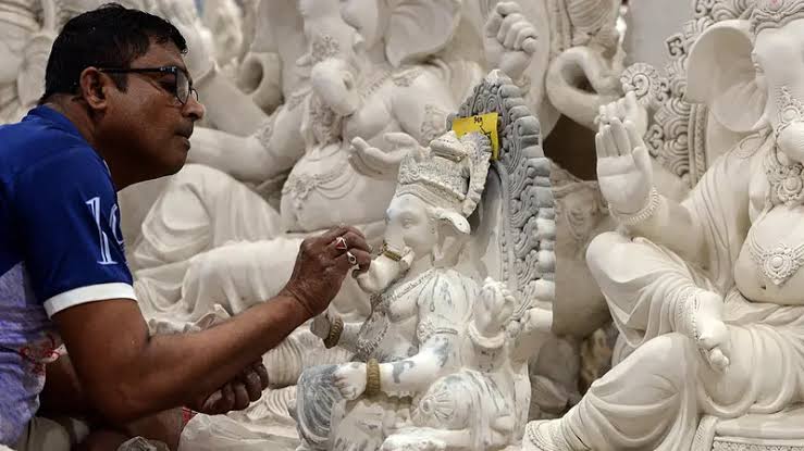 Sebuah Pahatan Patung Dengan Memiliki Makna