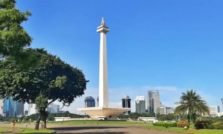 Sebuah Bangunan Menara Monas Dengan Makna