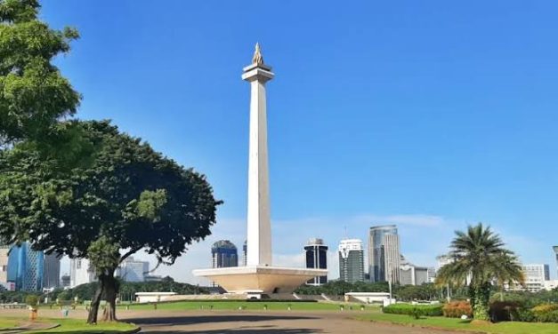 Sebuah Bangunan Menara Monas Dengan Makna