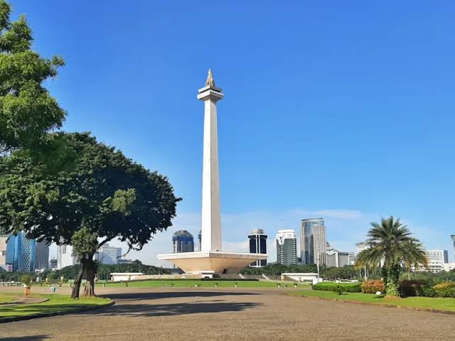 Sebuah Bangunan Menara Monas Dengan Makna